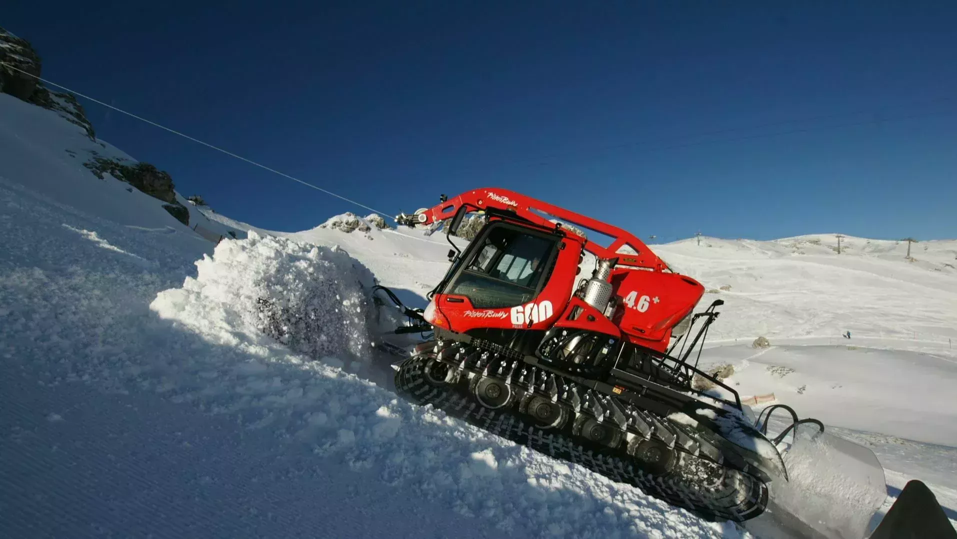 PistenBully 600 with winch